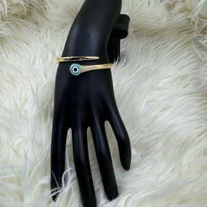 Small 18k gold bangle.